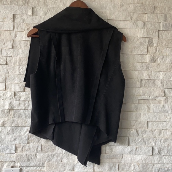 BCBG MAXAZARIA | Black Suede Vest | LG - Picture 4 of 7
